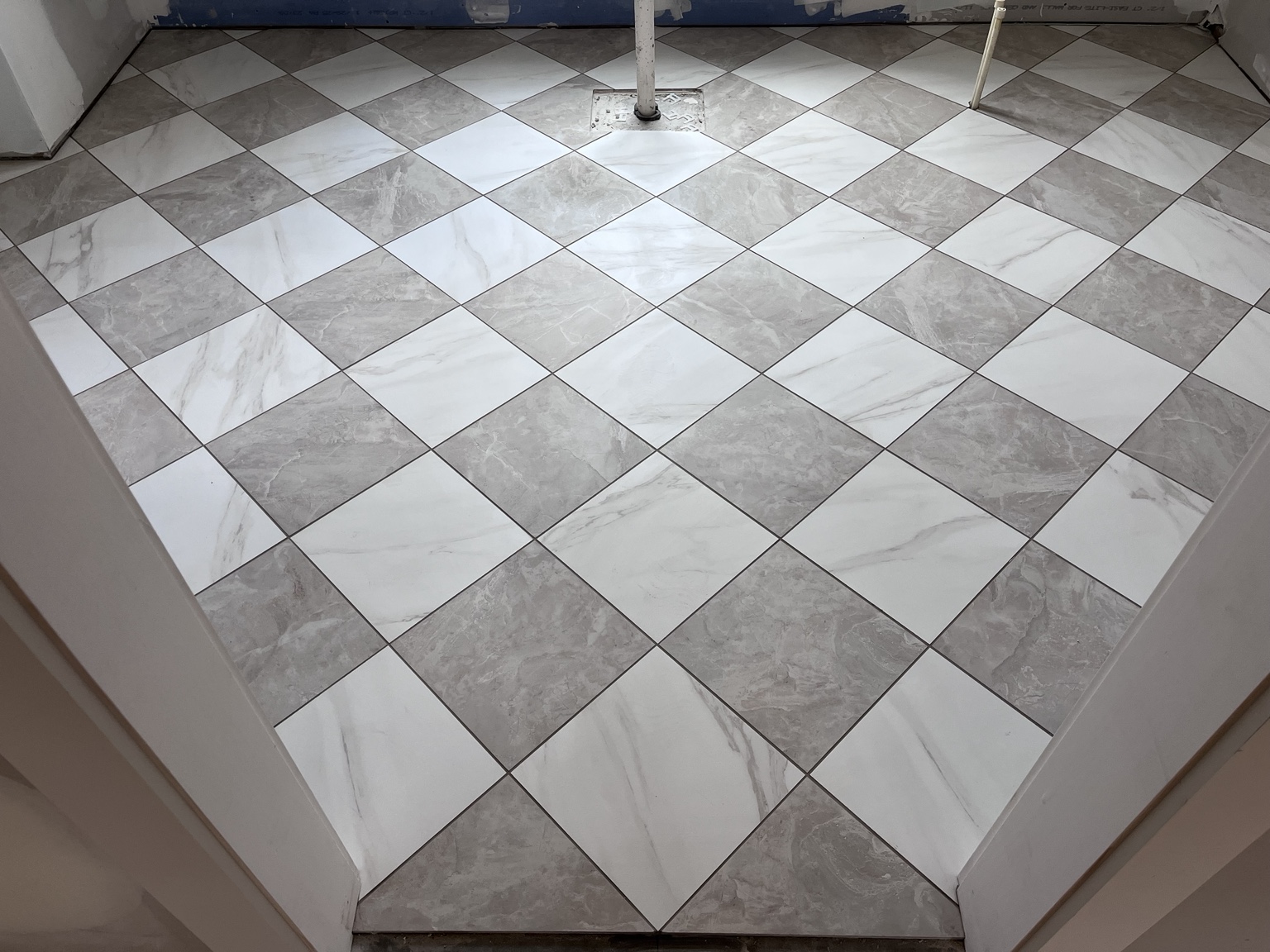 Diamond-pattern tile floor