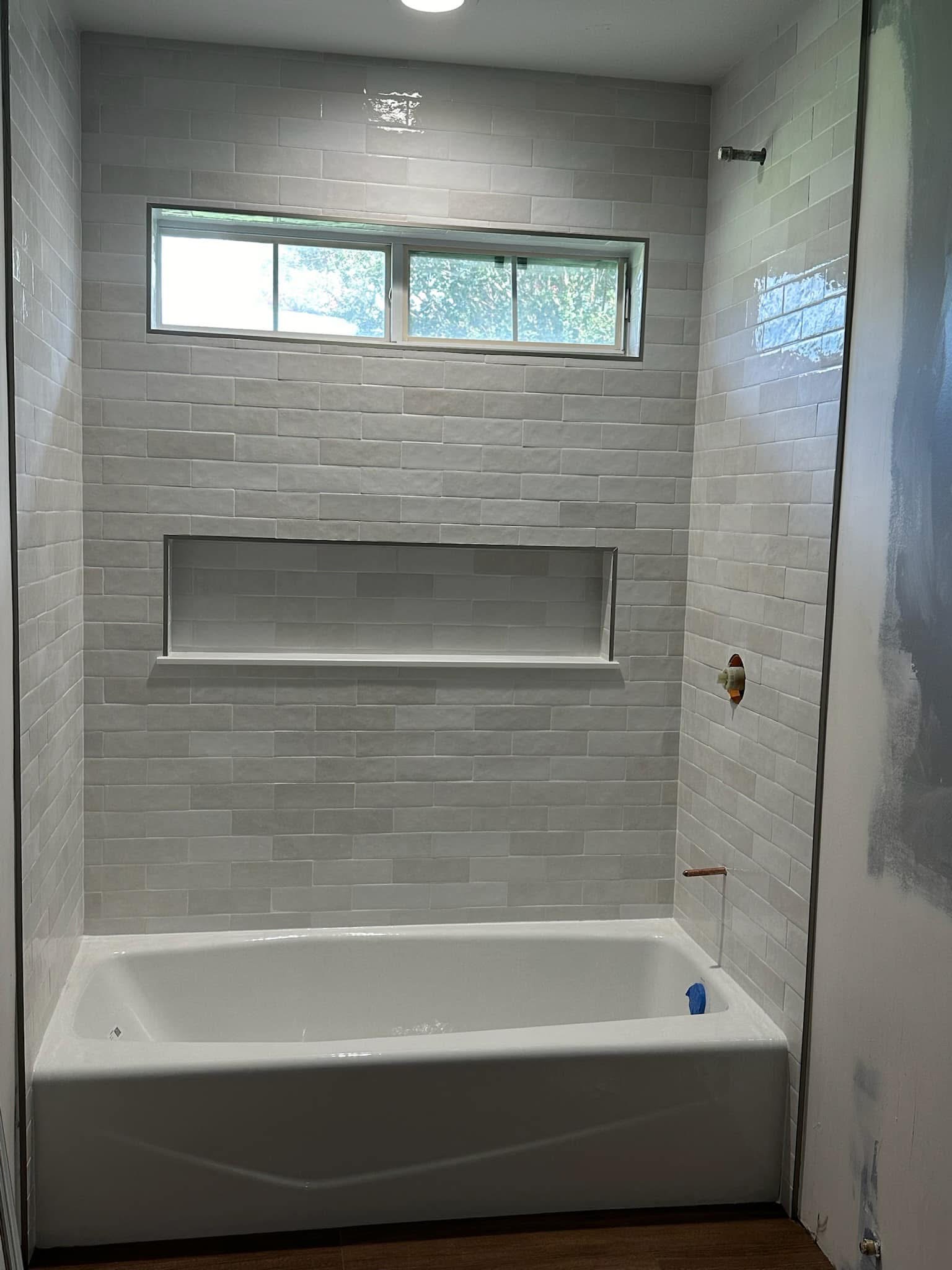 Long shower niche above a bathtub