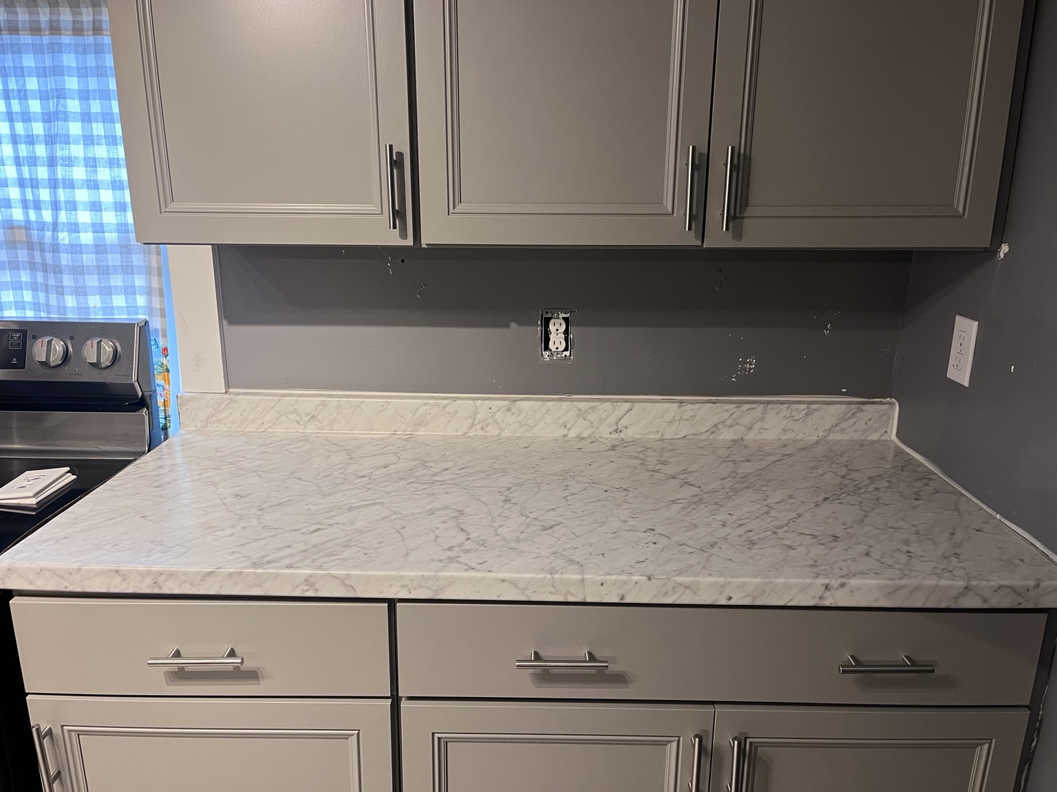 Kitchen wall before backsplash tile installation