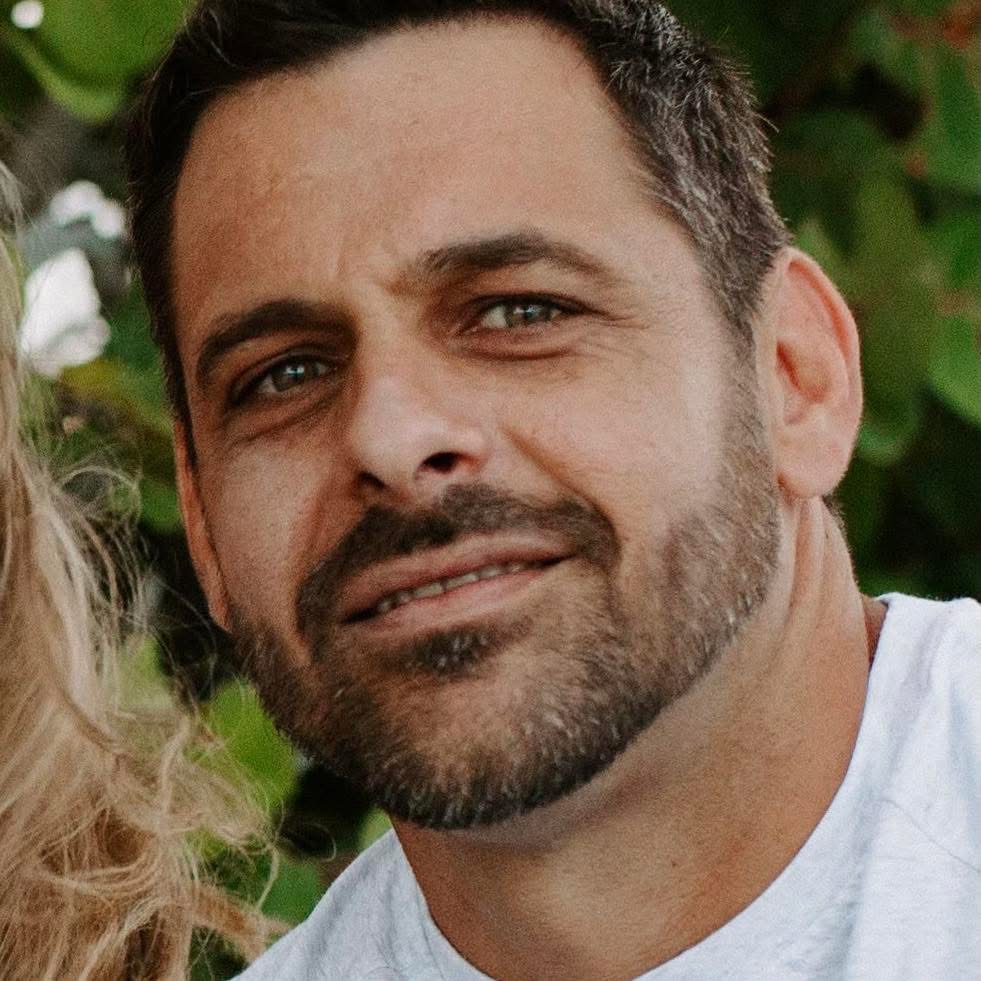 Portrait of Franky Carbonell, founder of Off The Wall